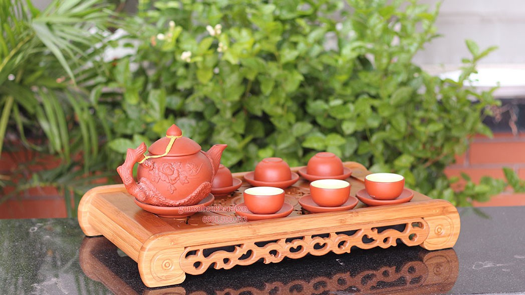 Bộ Ấm Chén Tử Sa Đỏ Đắp Nổi Cây Tùng