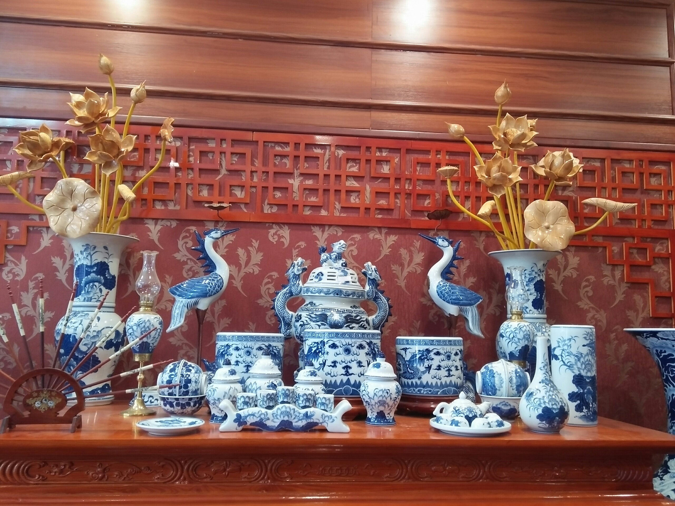 Cách Di Chuyển Bàn Thờ Đúng Cách - Gốm Sứ Phúc Lộc Viên Minh
