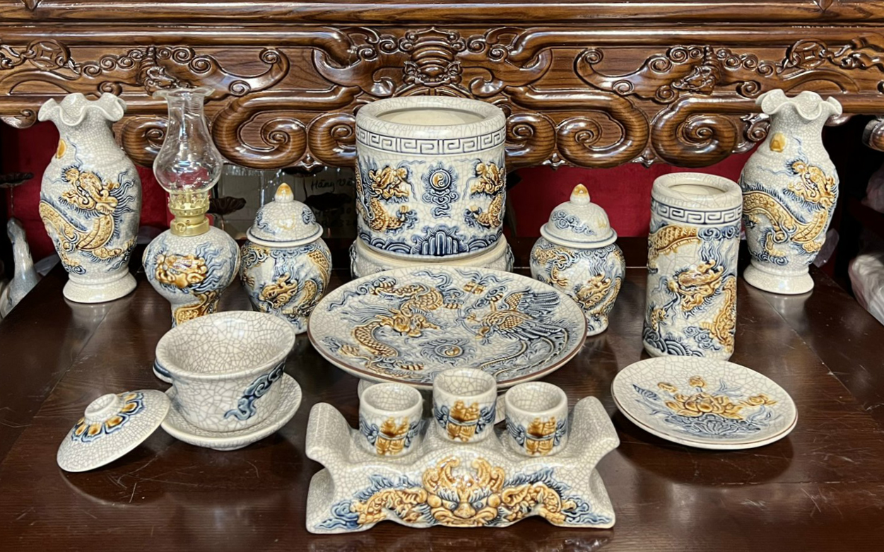 Gốm Sứ Bát Tràng Men rạn đắp nổi
