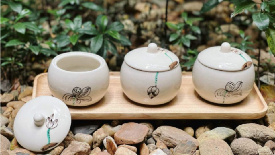 Hũ Sứ Bát Tràng Họa Tiết Hoa Sen Vẽ Tay