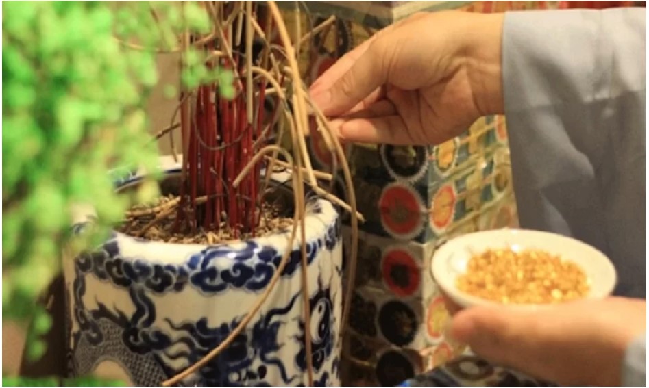 Vệ Sinh Bát Hương Gốm Sứ Chuẩn Phong Thủy