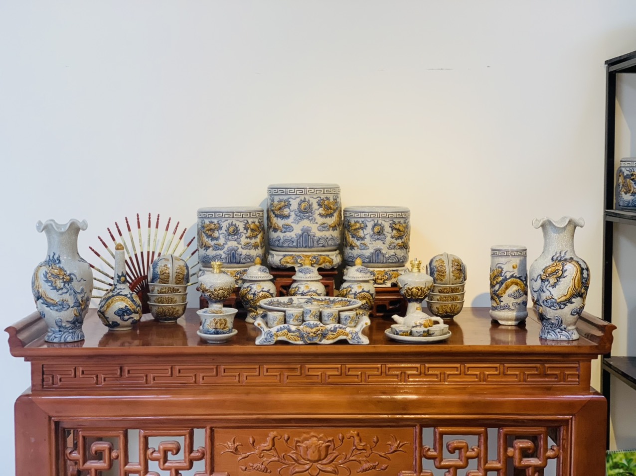 Ý Nghĩa Bộ Đũa Thờ Trên Bàn Thờ Gia Tiên -Gốm Sứ Phúc Lộc Viên Minh