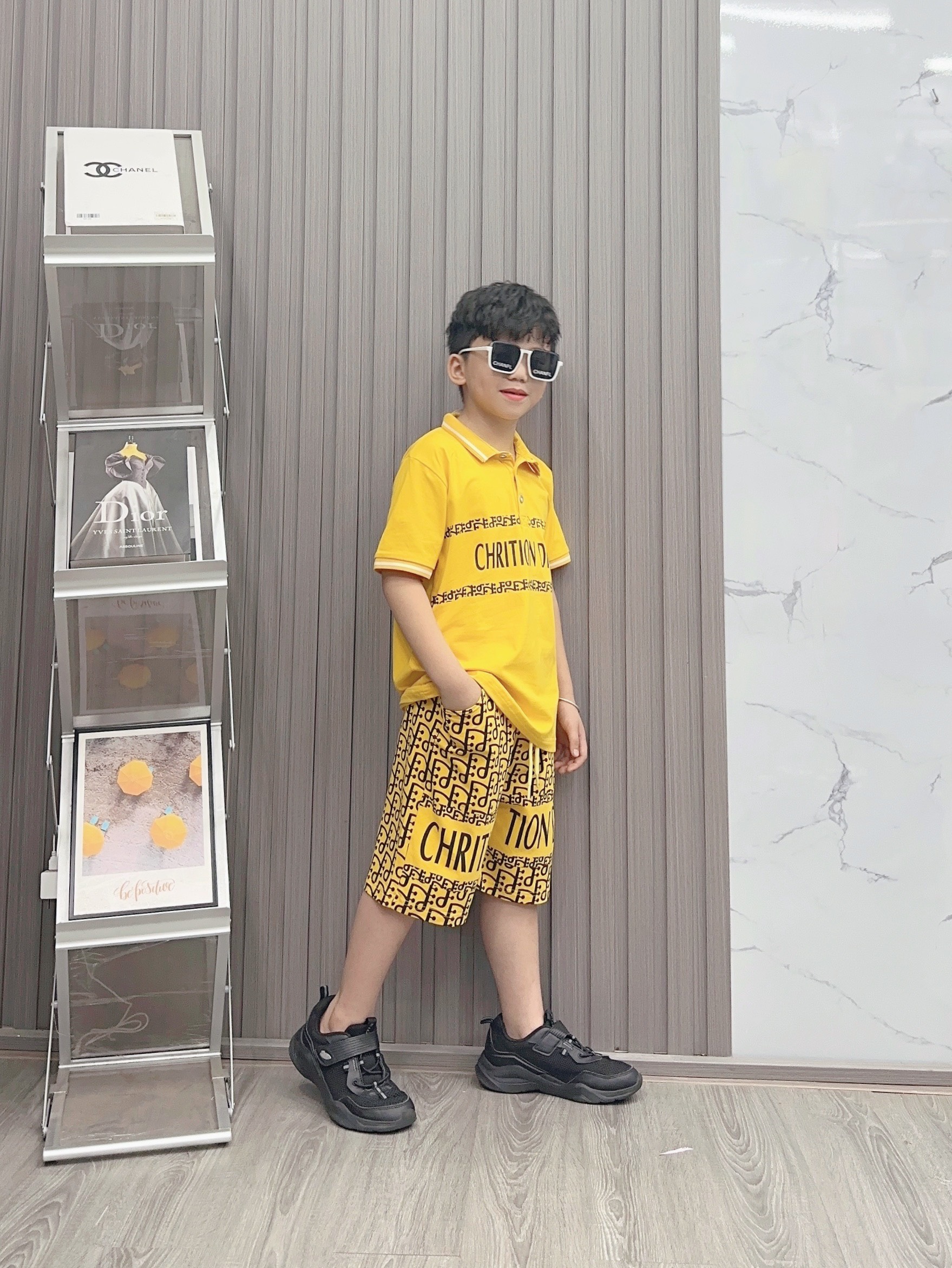 Bộ thun cotton cổ trụ in Chrition Dior size cho bé từ 42-60Kg