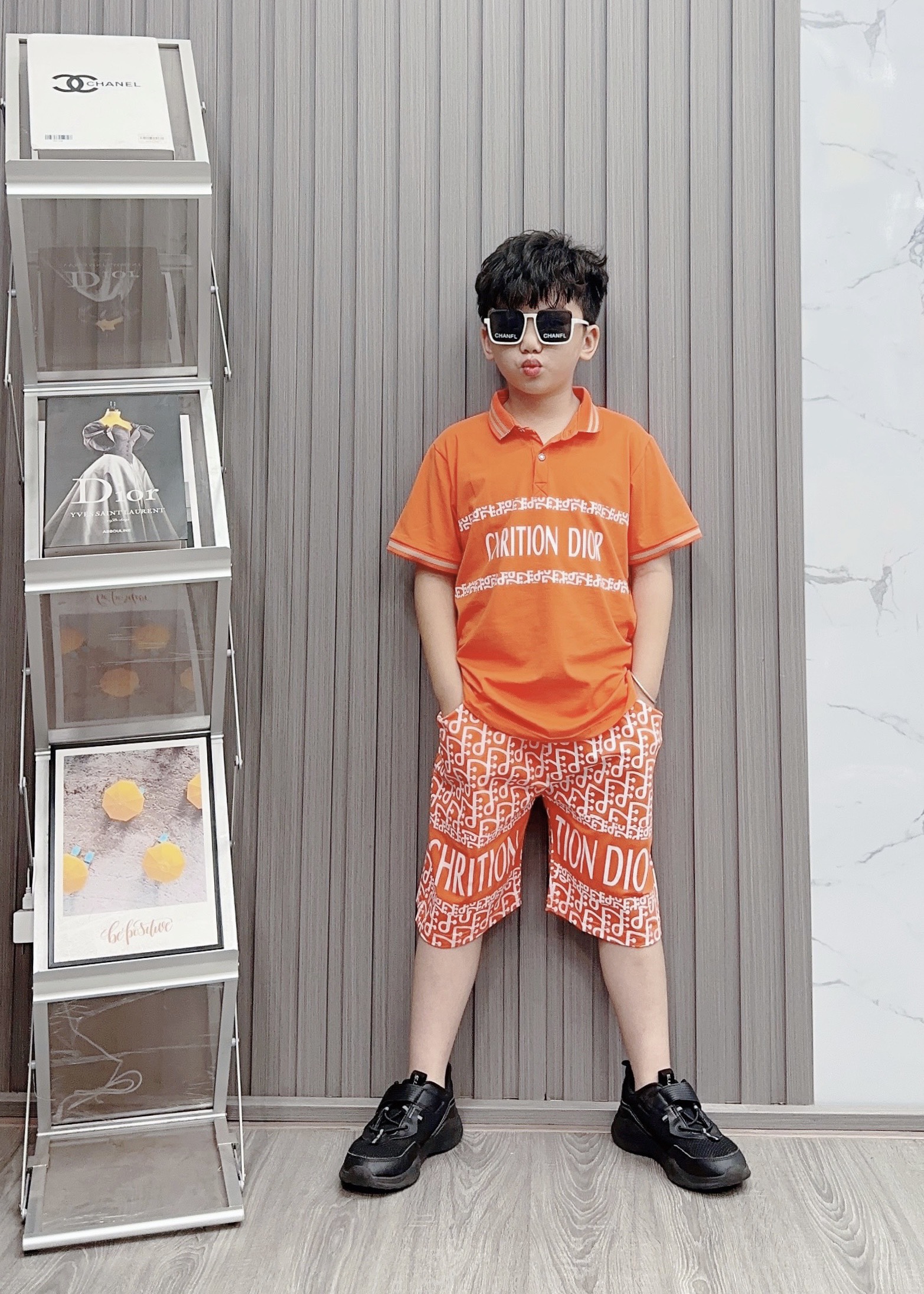 Bộ thun cotton cổ trụ in Chrition Dior size cho bé từ 42-60Kg