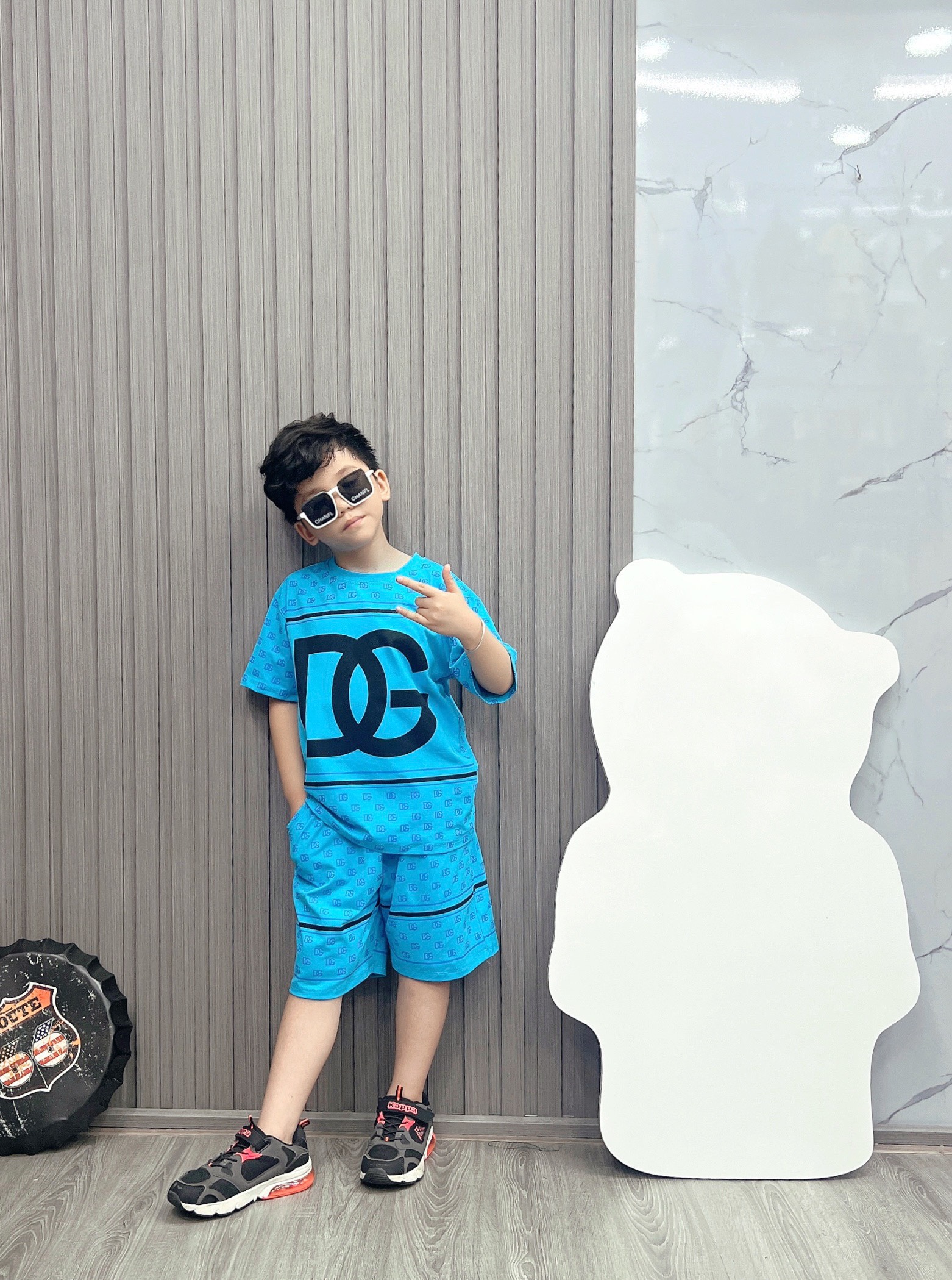 Bộ bé trai cotton in hình DG quần sọc (13-26kg)