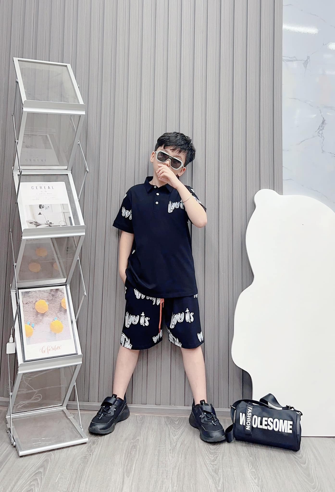 Bộ trụ bé trai cotton in hình Lowis (26-38kg)