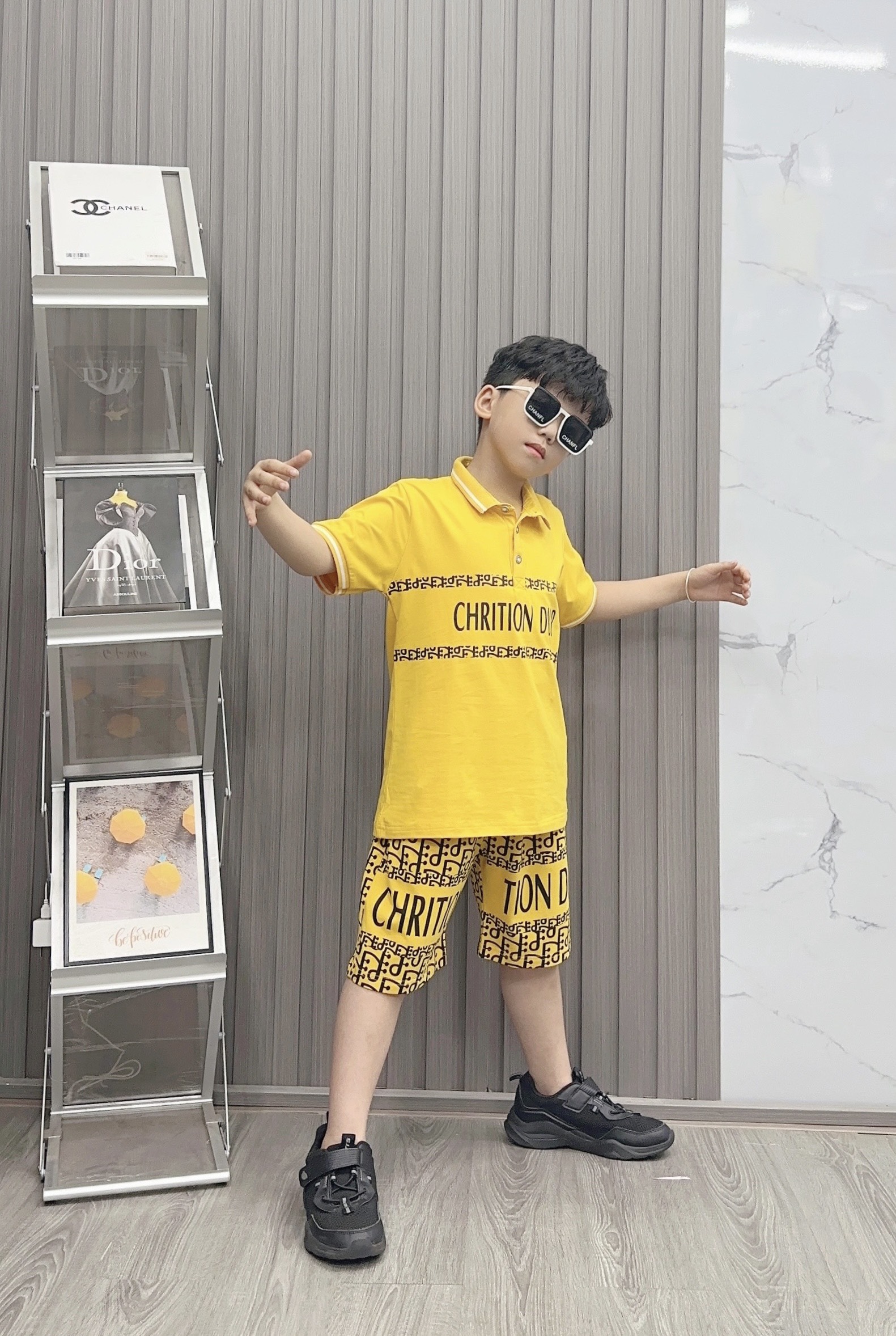 Bộ thun cotton cổ trụ in Chrition Dior size cho bé từ 42-60Kg