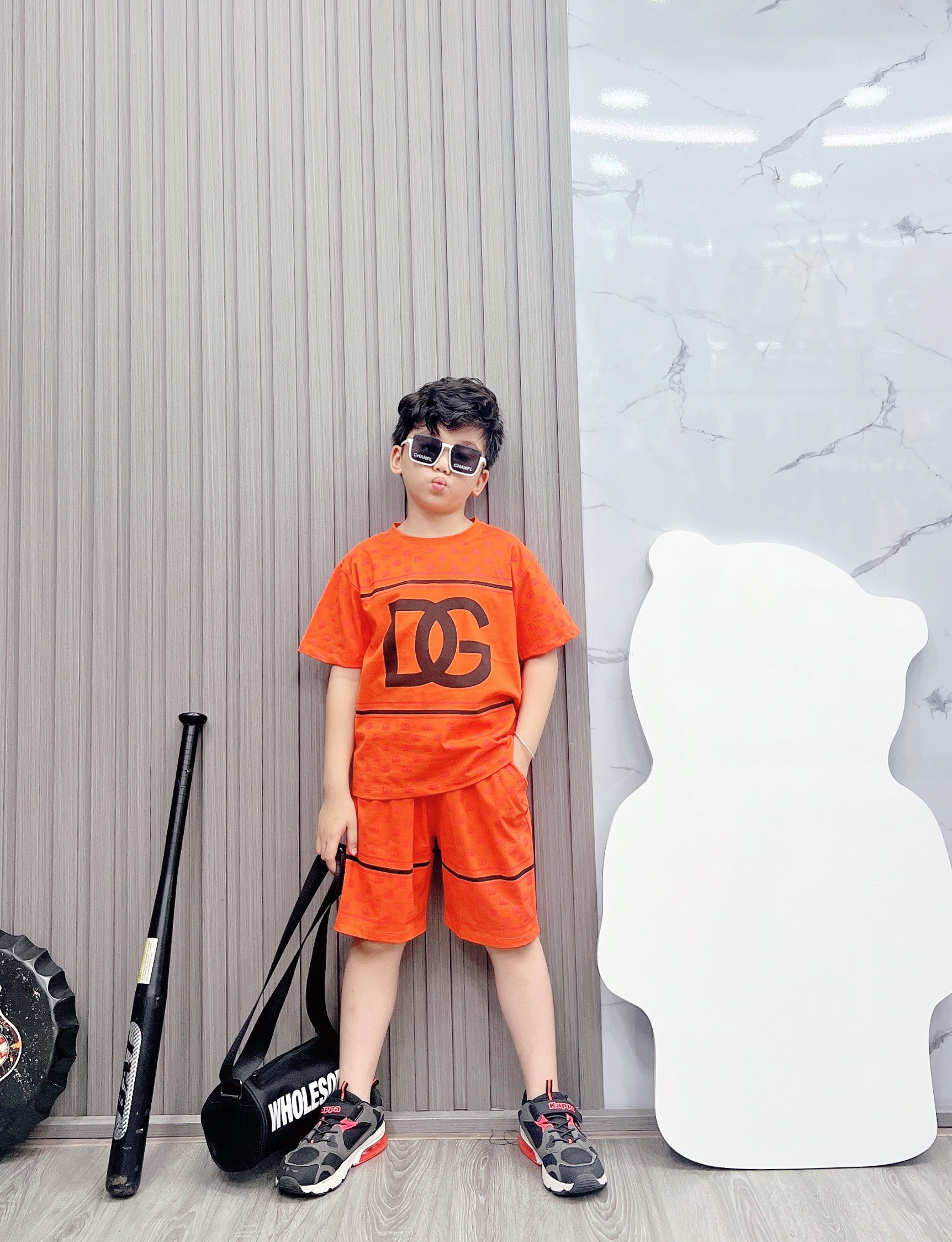 Bộ bé trai cotton in hình DG quần sọc (13-26kg)