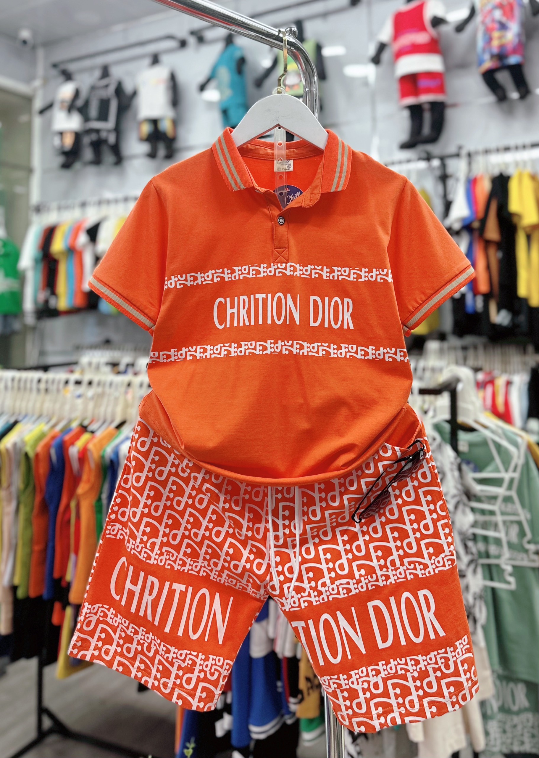 Bộ thun cotton cổ trụ in Chrition Dior size cho bé từ 42-60Kg