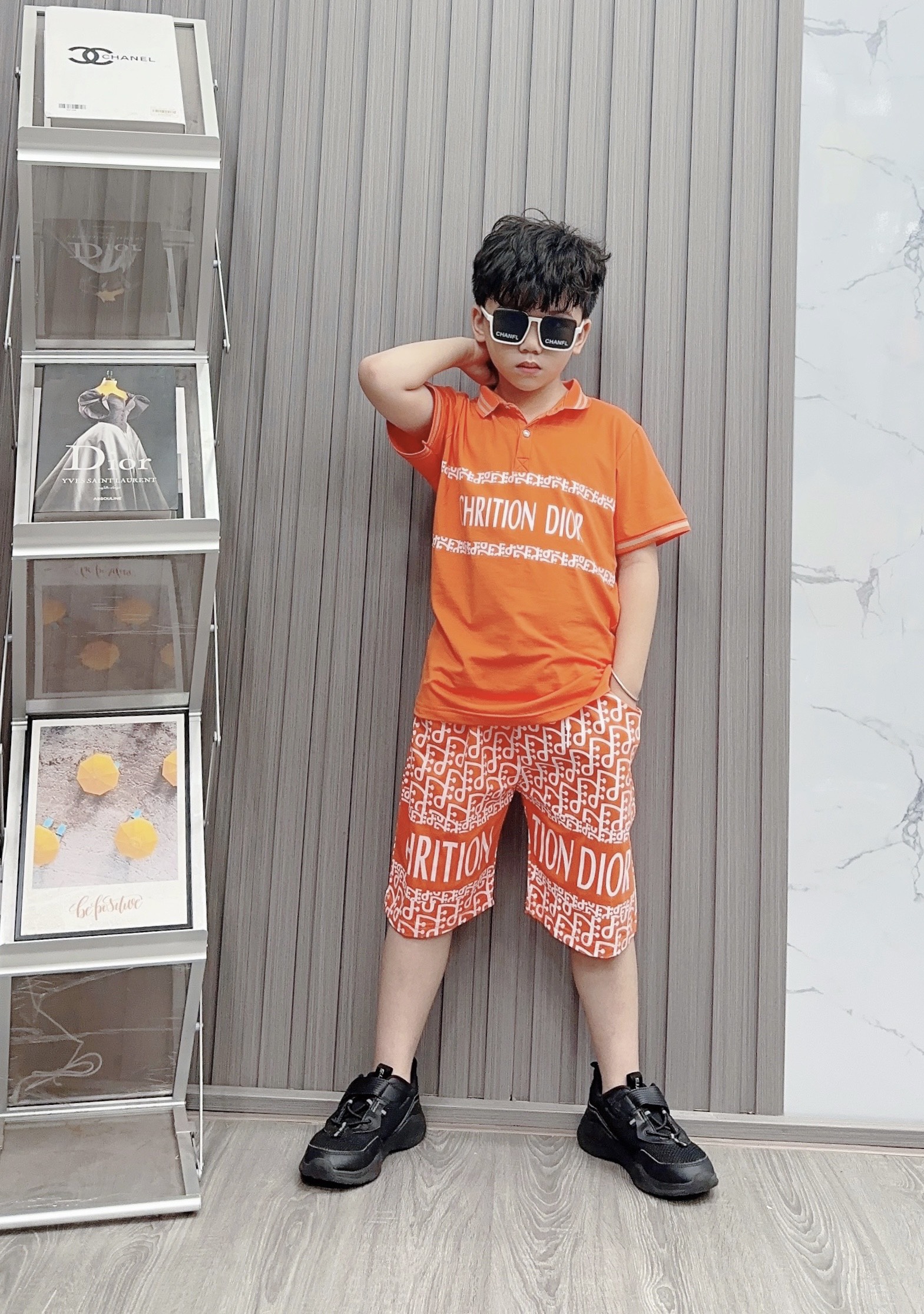 Bộ thun cotton cổ trụ in Chrition Dior size cho bé từ 42-60Kg