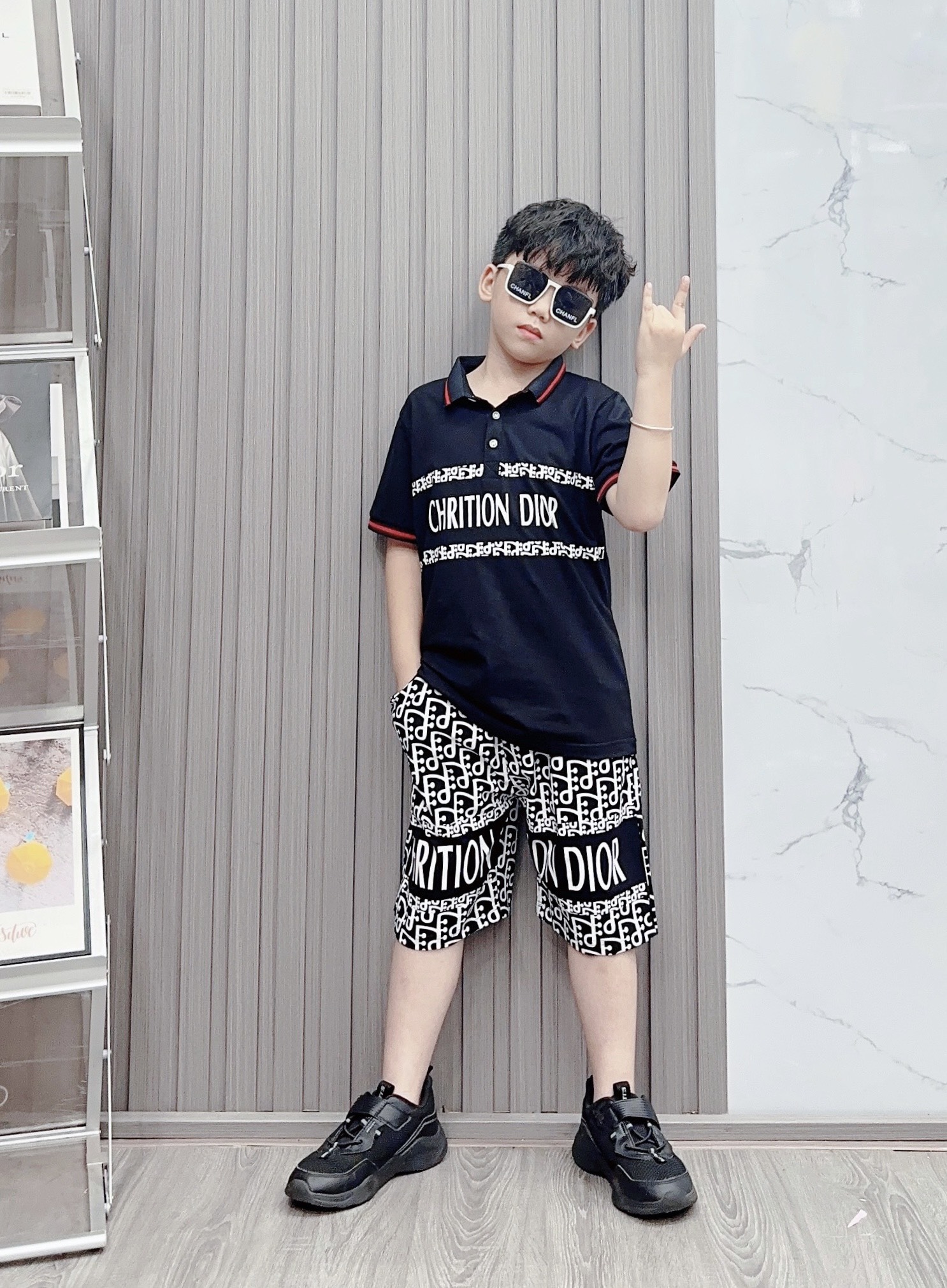 Bộ thun cotton cổ trụ in Chrition Dior size cho bé từ 42-60Kg