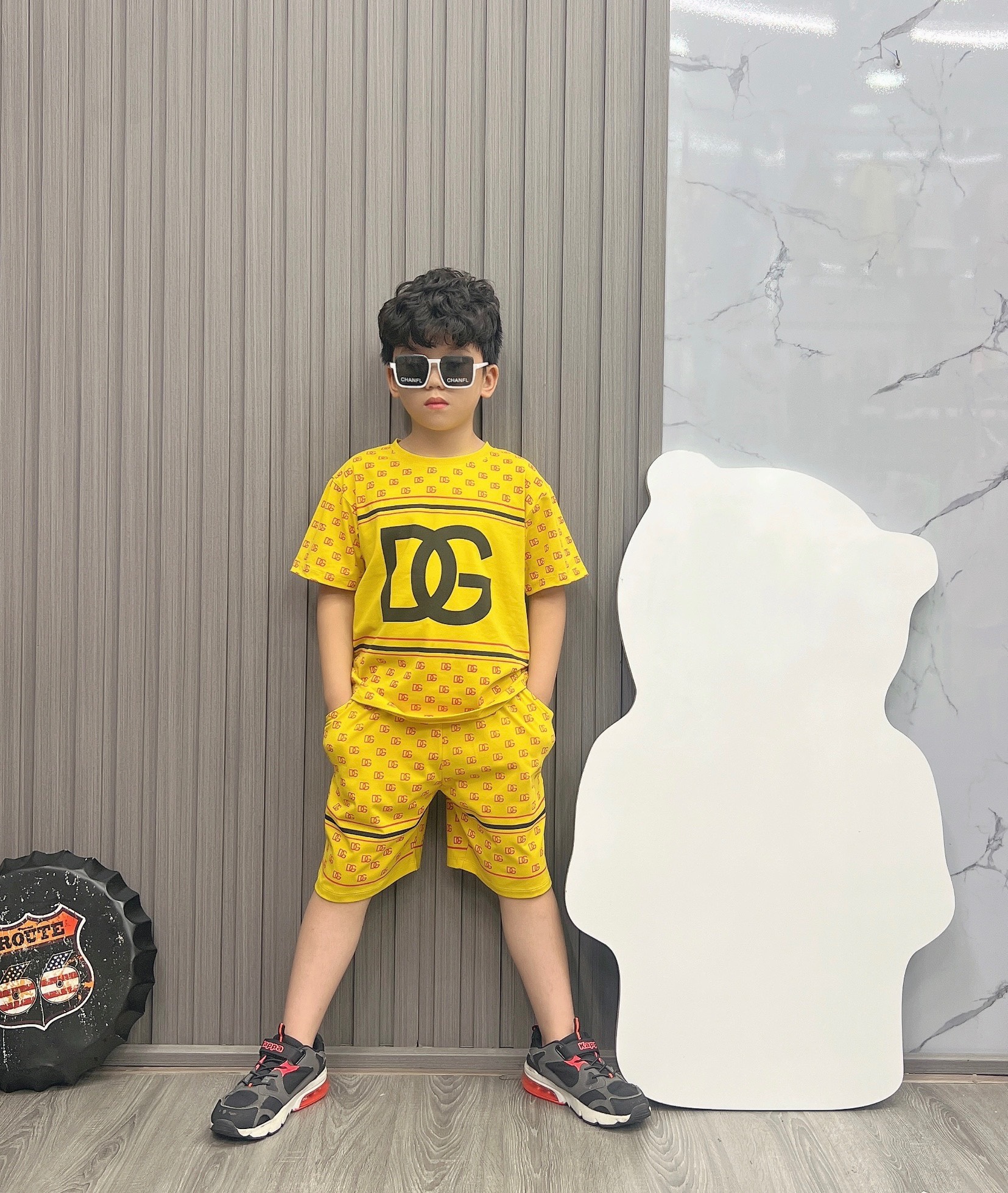 Bộ bé trai cotton in hình DG quần sọc (13-26kg)
