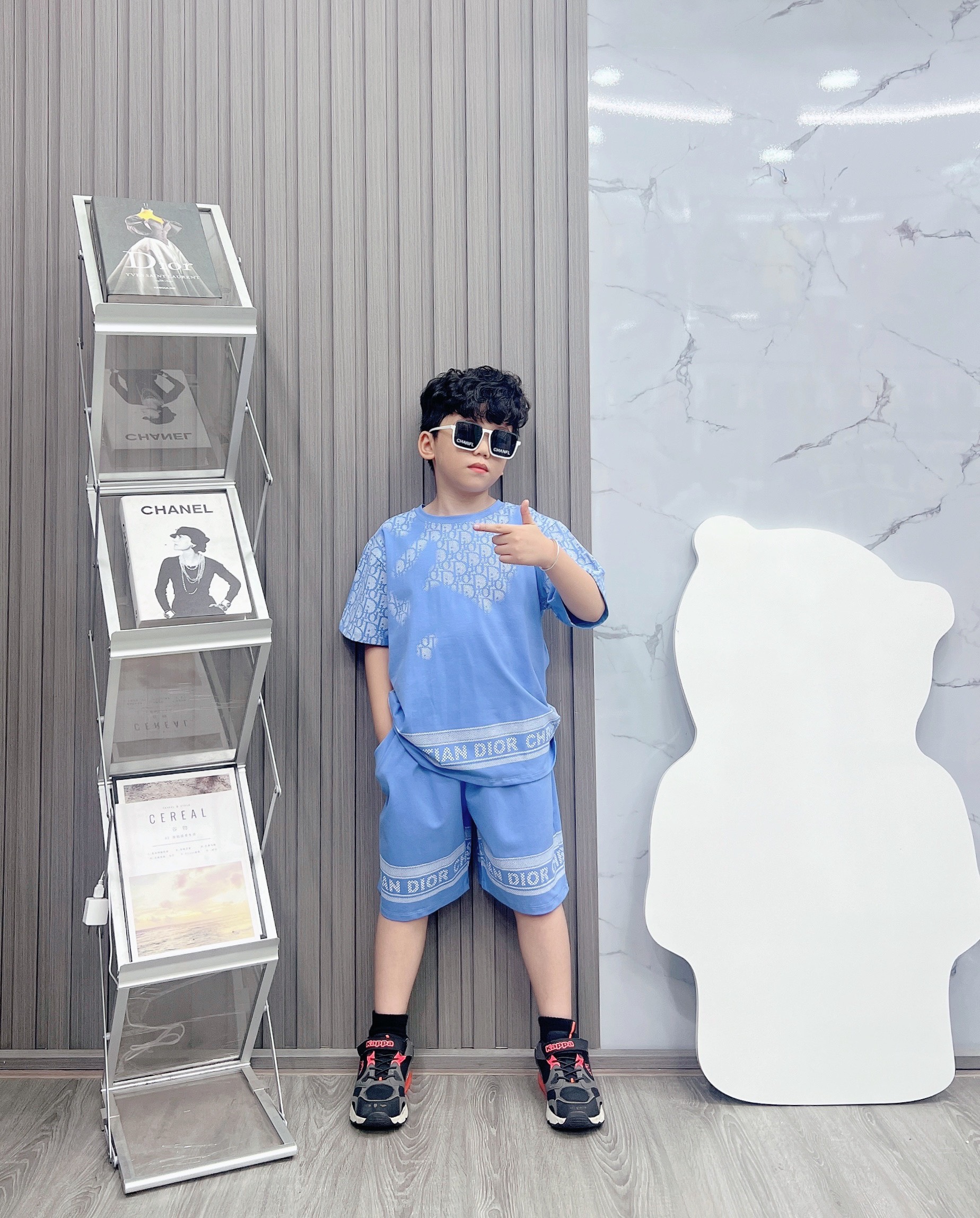 Bộ bé trai cotton in hình Dior  sọc (43-63kg)