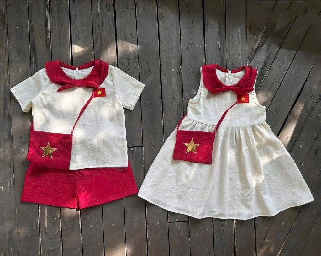 BỘ CONSET CỜ ĐỎ SAO VÀNG BÉ TRAI BÉ GÁI