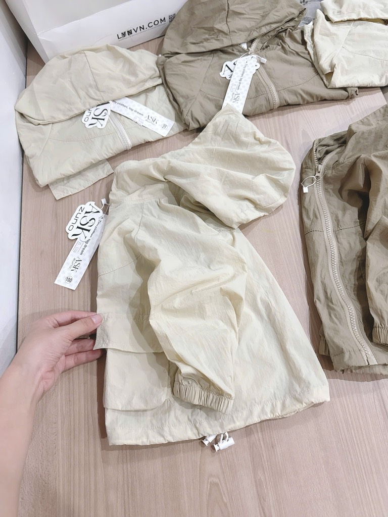 ÁO GIÓ MŨ DÀI TAY 2 MÀU BÉ TRAI BÉ GÁI