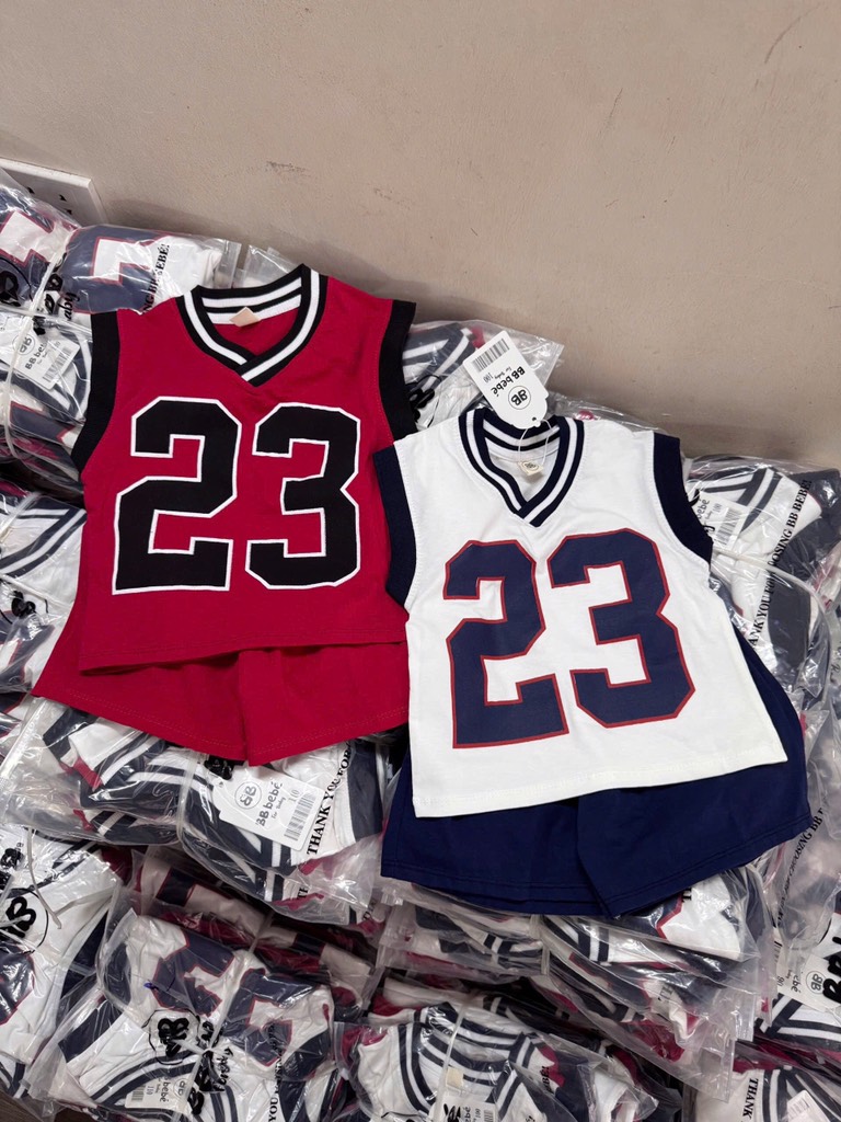 SET 2 BỘ BÓNG RỔ ĐỎ TRẮNG SỐ 23 BÉ TRAI SẴN( xả 89k)