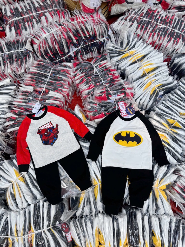 BỘ SIÊU NHÂN MARVAL DÀI TAY ĐỎ PHỐI GHI - BATMAN TRẮNG PHỐI ĐEN