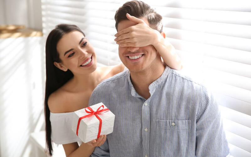 Đàn ông thích tặng quà gì? Gợi ý quà tặng khiến nam giới thích mê