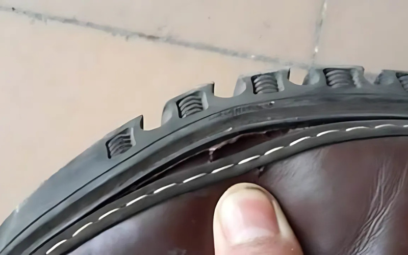 Cách khắc phục giày bị hở keo bung đế nhanh chóng tại nhà