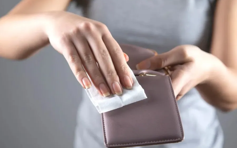 10 Cách Vệ Sinh Và Chăm Sóc Ví Da Đơn Giản Tại Nhà