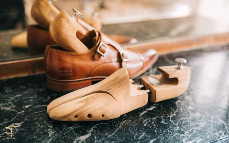 Shoe tree là gì? Công dụng tuyệt vời của cây giữ form shoe tree