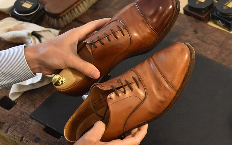 Shoe tree là gì? Công dụng tuyệt vời của cây giữ form shoe tree