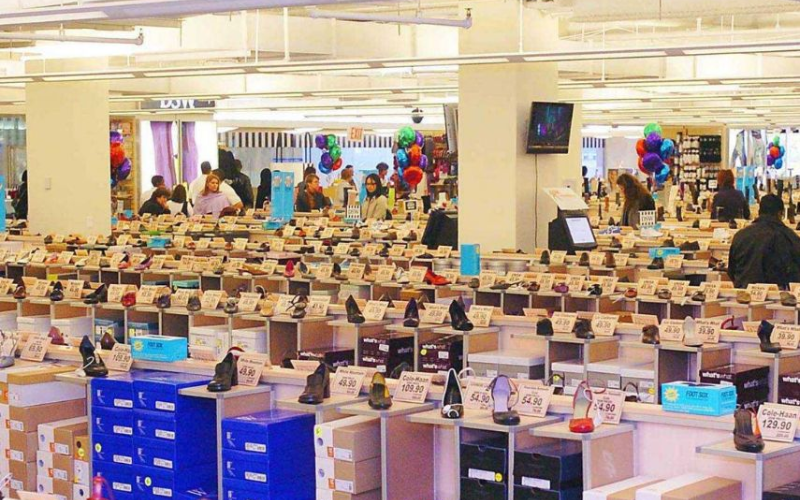 Hàng outlet là gì? Những lưu ý khi mua hàng outlet