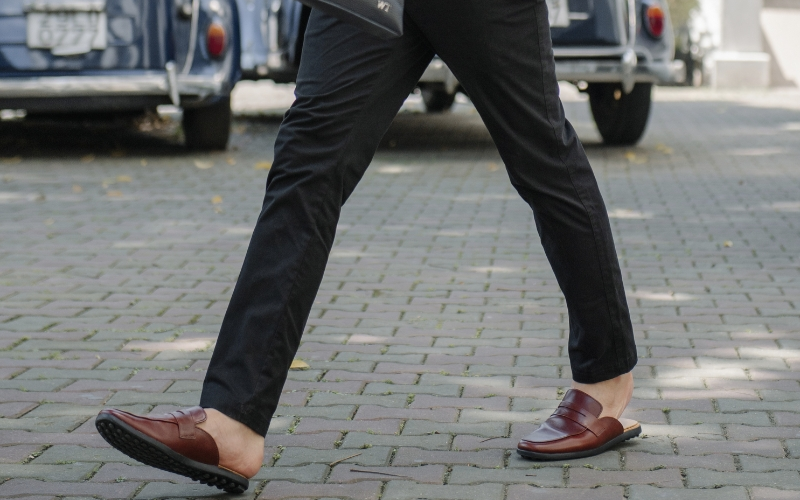 Giày sục nam là gì? Hướng dẫn phối đồ với giày Mules cực chất
