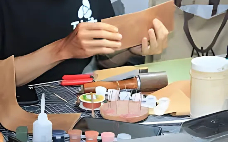 Hé lộ 8 workshop làm ví da hot hit mà bạn nên đăng ký ngay