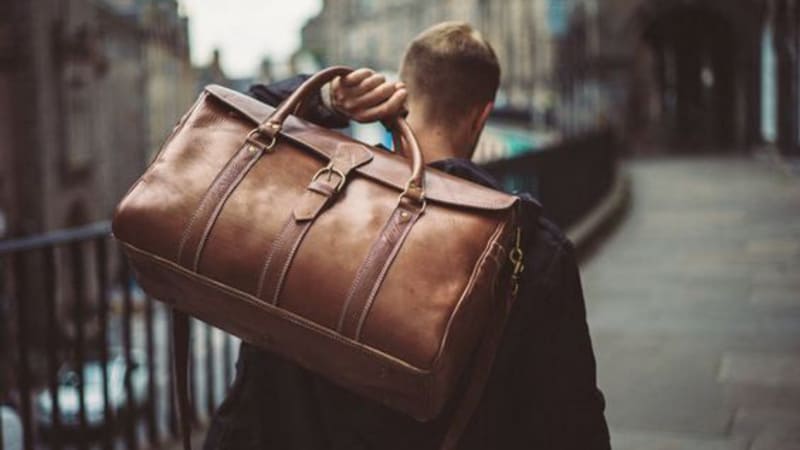 chọn túi xách đi du lịch