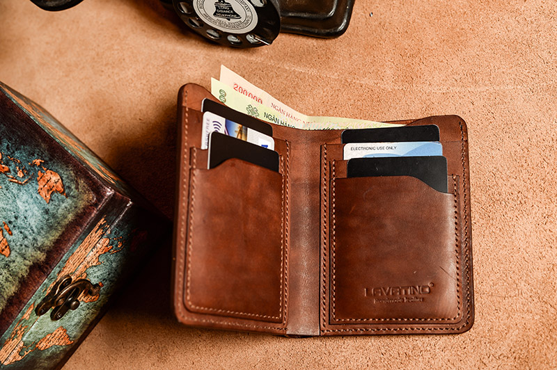 Chọn Màu Ví Hợp Tuổi: Bí Quyết Tăng Tài Lộc và May Mắn