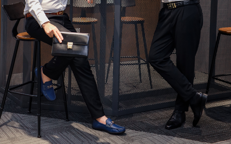 Giày màu xanh navy