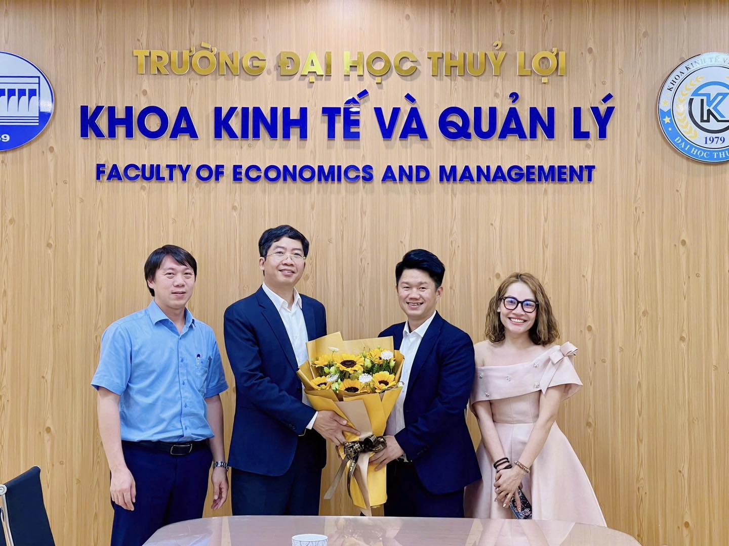 KÍ KẾT MOU – CẦU NỐI VÀNG GIỮA GIẢNG ĐƯỜNG VÀ DOANH NGHIỆP ! Khoa Kinh tế và Quản lý TLU