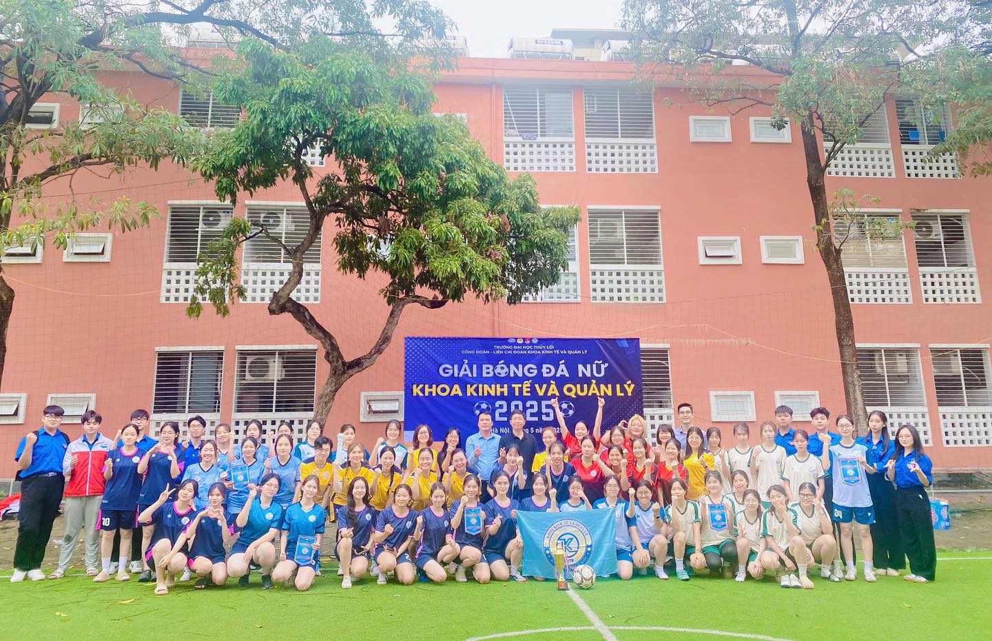 LỄ KHAI MẠC GIẢI BÓNG ĐÁ NỮ KHOA KINH TẾ & QUẢN LÝ 2025 Khoa Kinh tế và Quản lý TLU