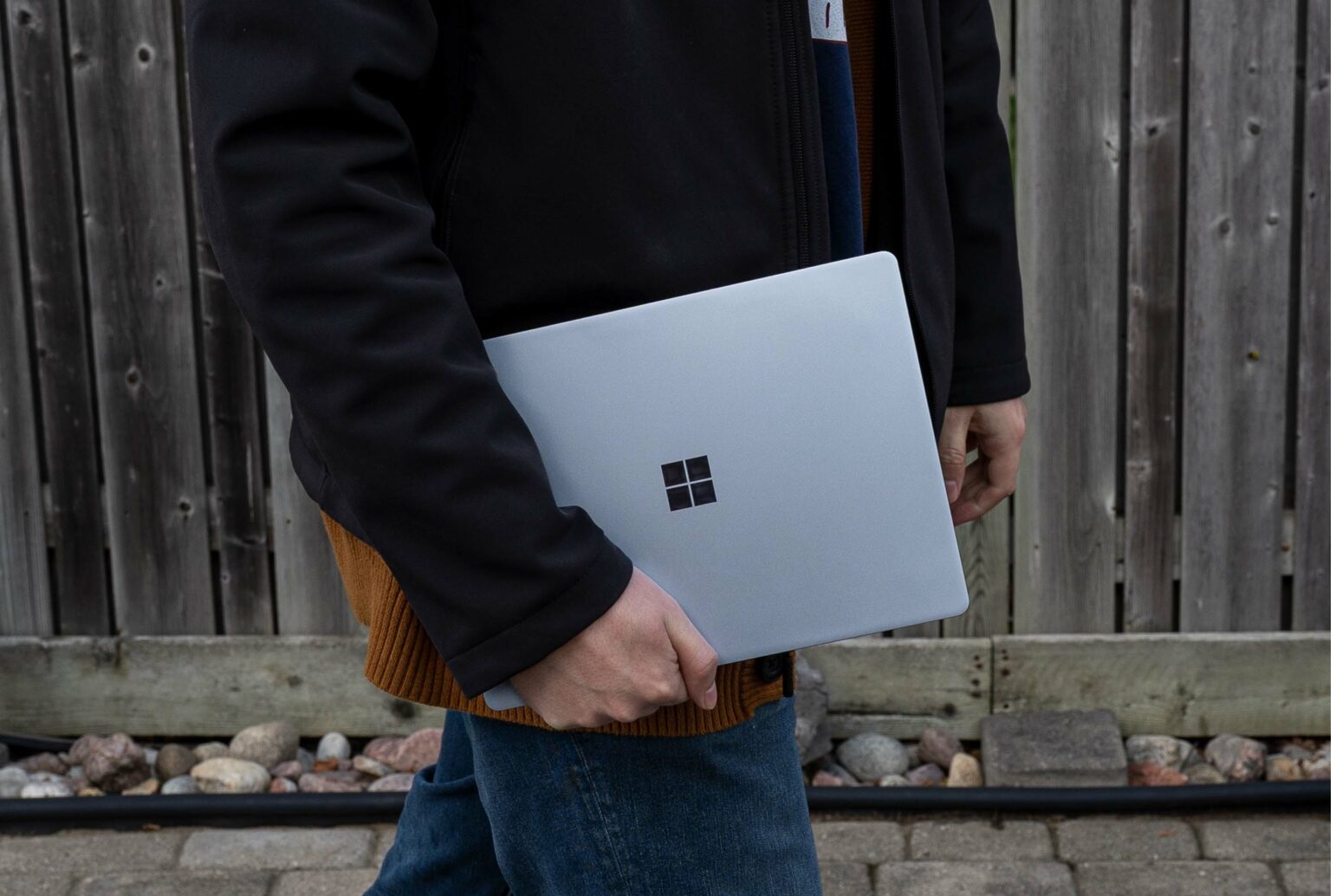 Laptop Surface của nước nào? Có nên mua Laptop Surface?