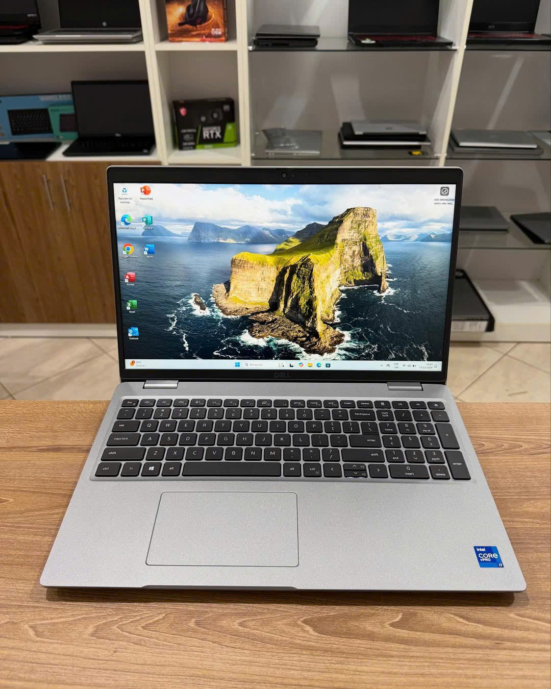 Laptop Dell Precision 3560 (i7-1185G7 / 16GB RAM / 256GB SSD / NVIDIA Quadro T500 / Màn 15.6 inch FHD)