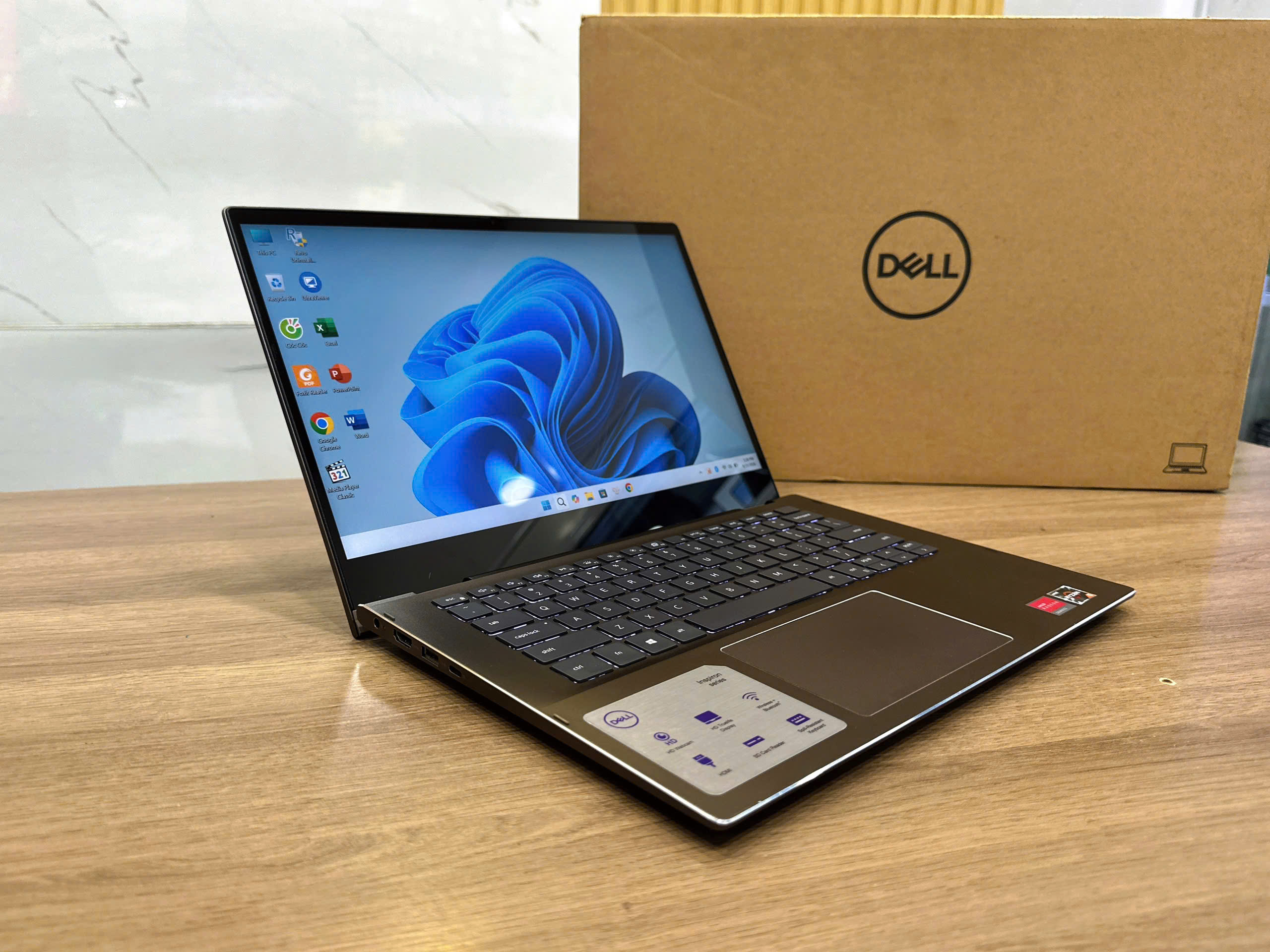 Dell Inspiron 7405 2-in-1 (Ryzen 5-4500U/8GB RAM/ SSD 256GB/14" FHD Touch-Screen)