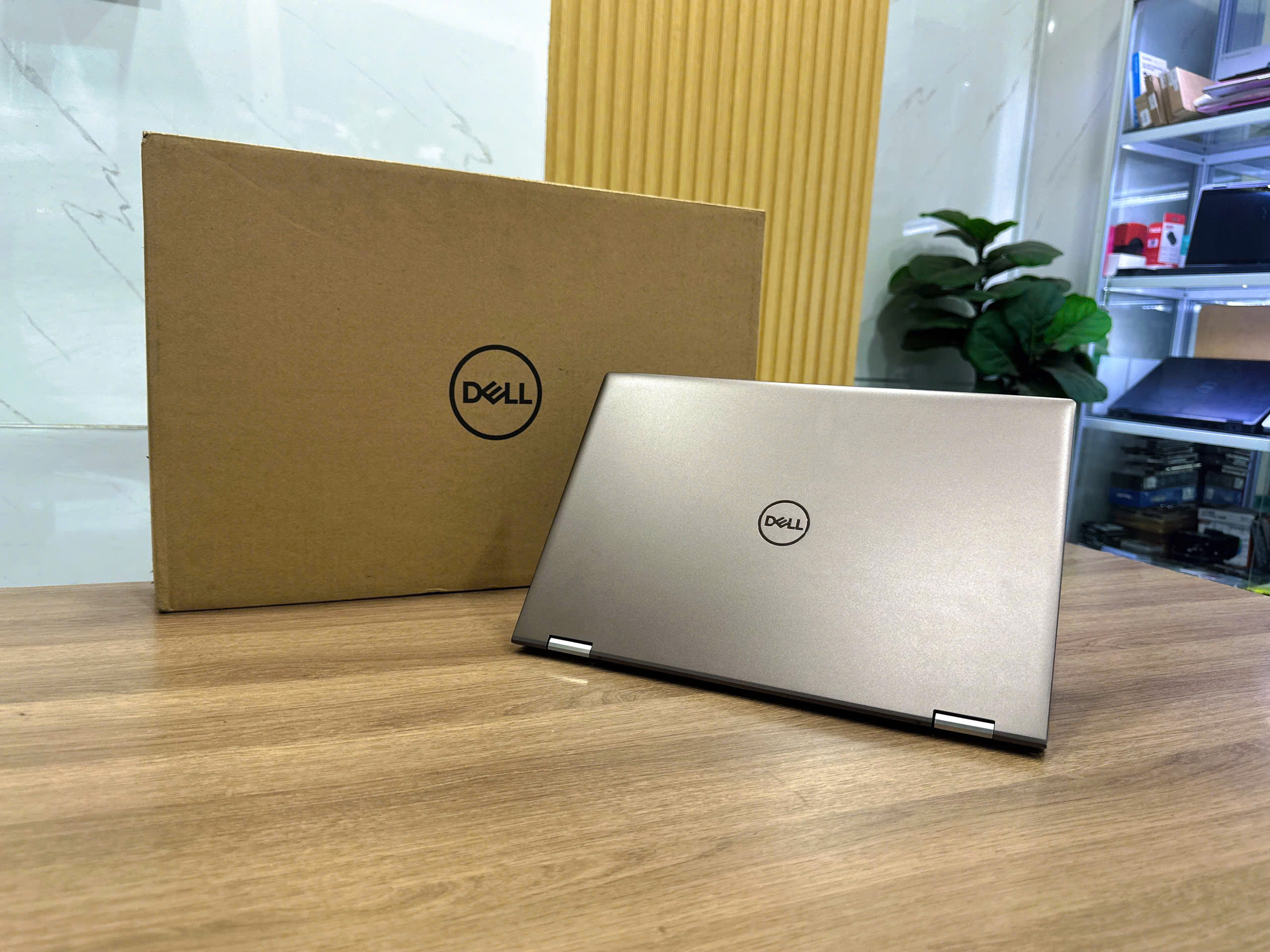 Dell Inspiron 7405 2-in-1 (Ryzen 5-4500U/8GB RAM/ SSD 256GB/14" FHD Touch-Screen)