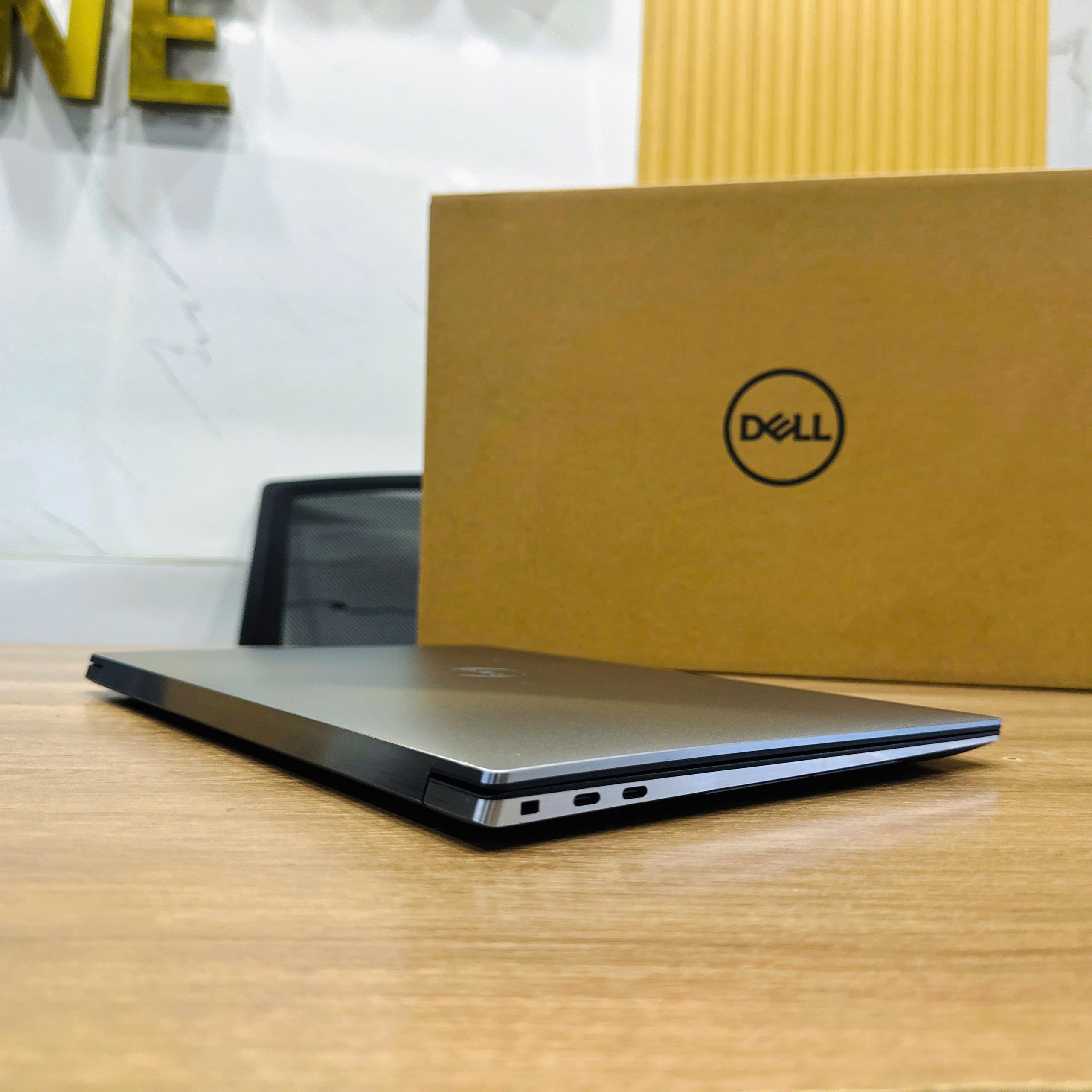 Dell Precision 5550 (Intel Xeon W-10855M/16GB RAM/SSD 512GB/NVIDIA Quadro T1000/15.6" FHD)