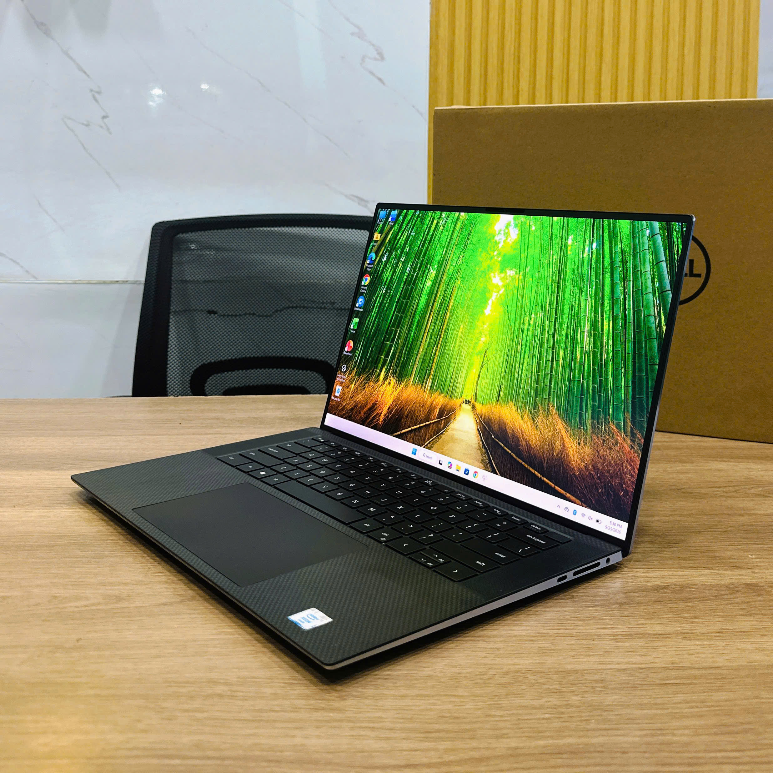Dell Precision 5550 (Intel Xeon W-10855M/16GB RAM/SSD 512GB/NVIDIA Quadro T1000/15.6" FHD)