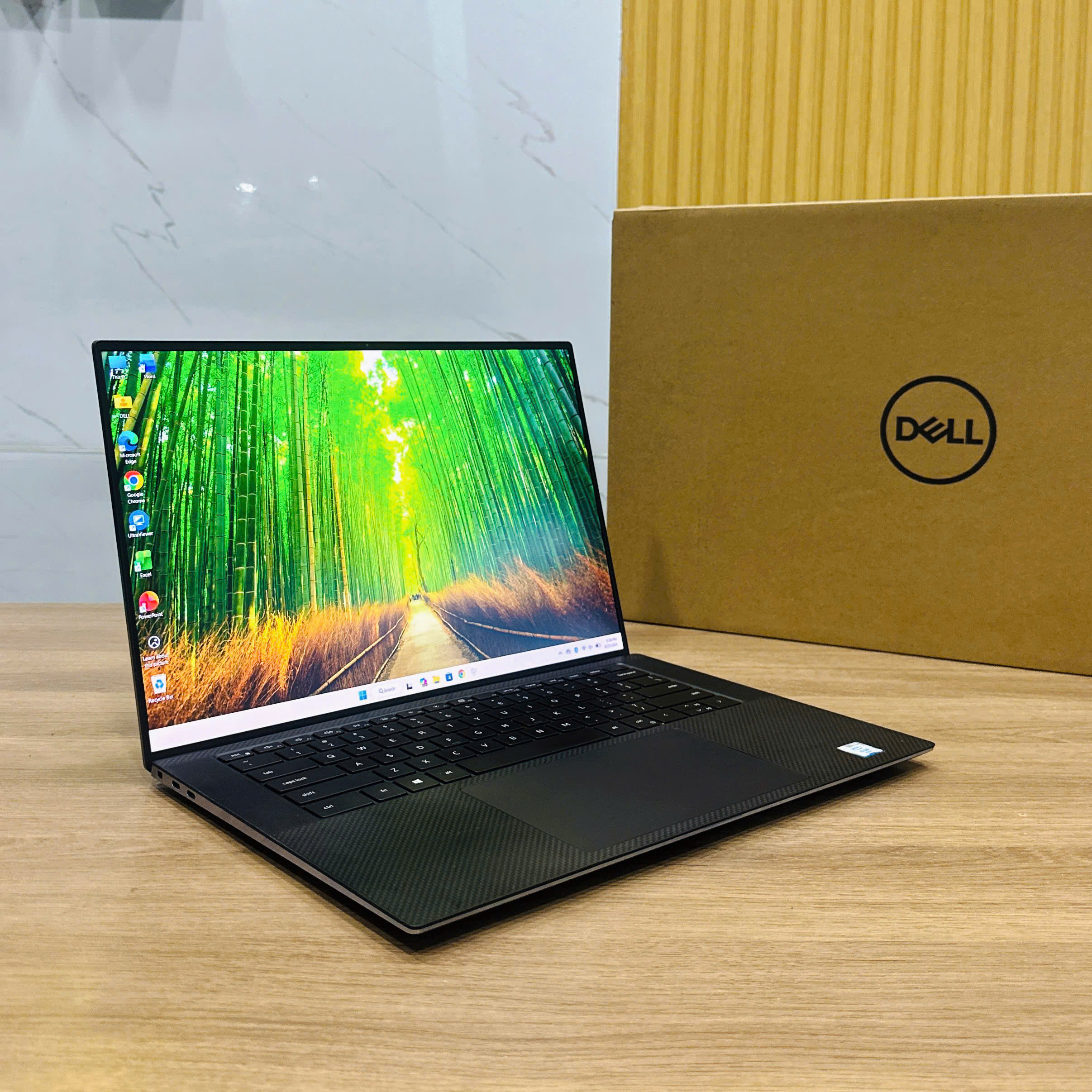 Dell Precision 5550 (Intel Xeon W-10855M/16GB RAM/SSD 512GB/NVIDIA Quadro T1000/15.6" FHD)