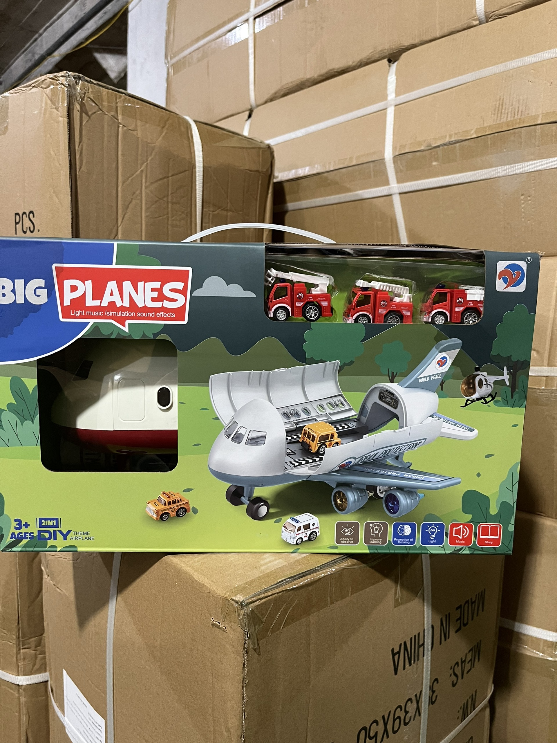 Phi cơ chở xe mã LY558-1002