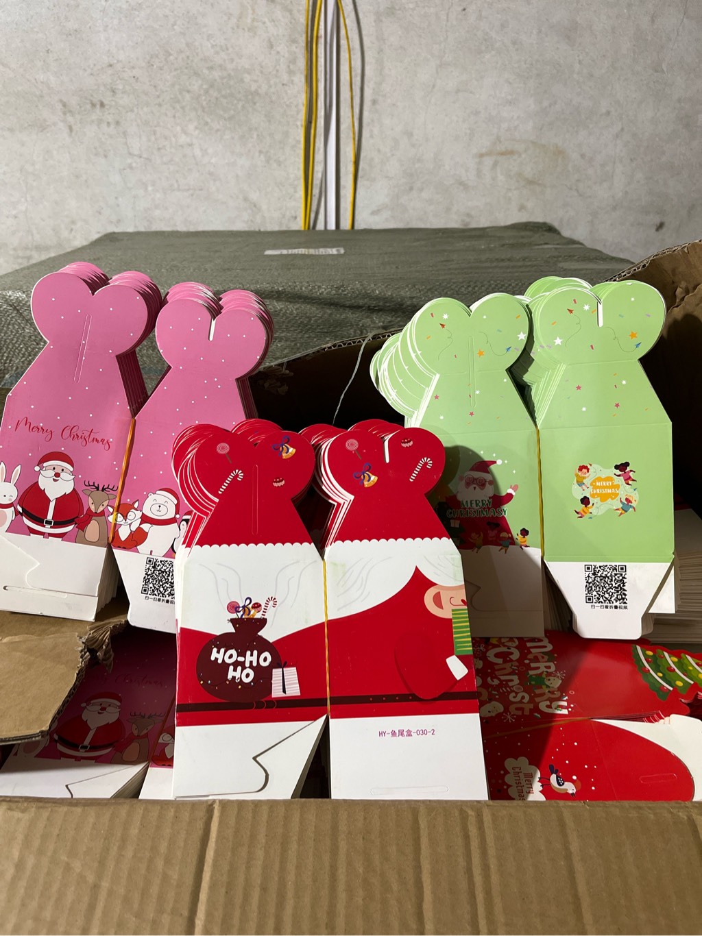 Hộp giấy đựng quà mã 74006 ( Bán 50c/ túi)