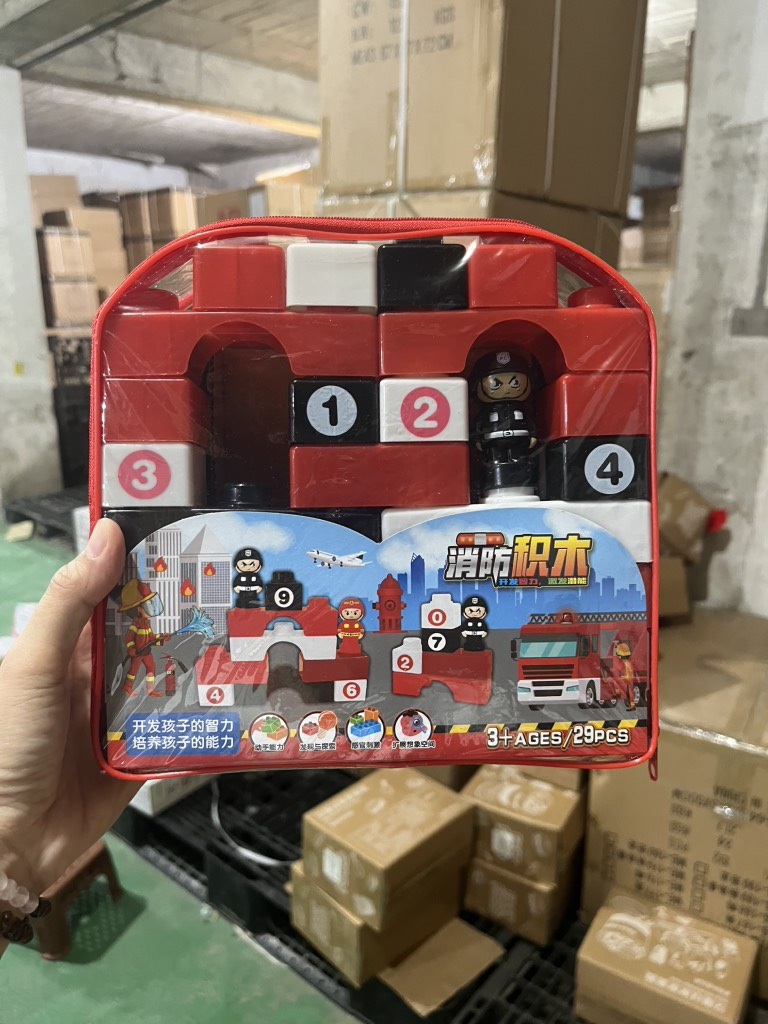 (Giá Đã bao gồm VAT) - Balo xếp hình bằng nhựa mã LM009 ( Bộ cứu hoả LM008)