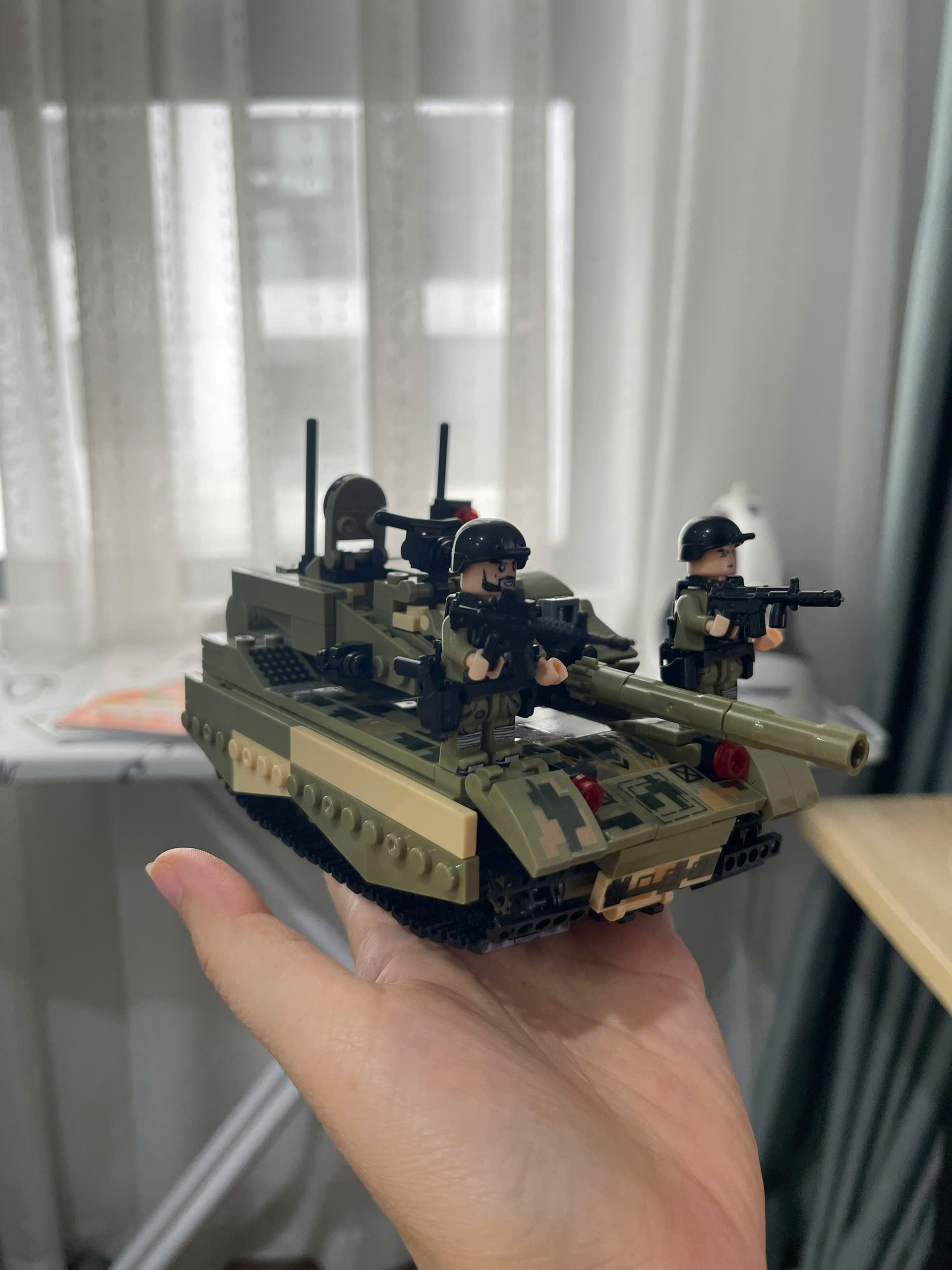 Bộ xếp hình xe tăng chiến đấu 687pcs mã 22028