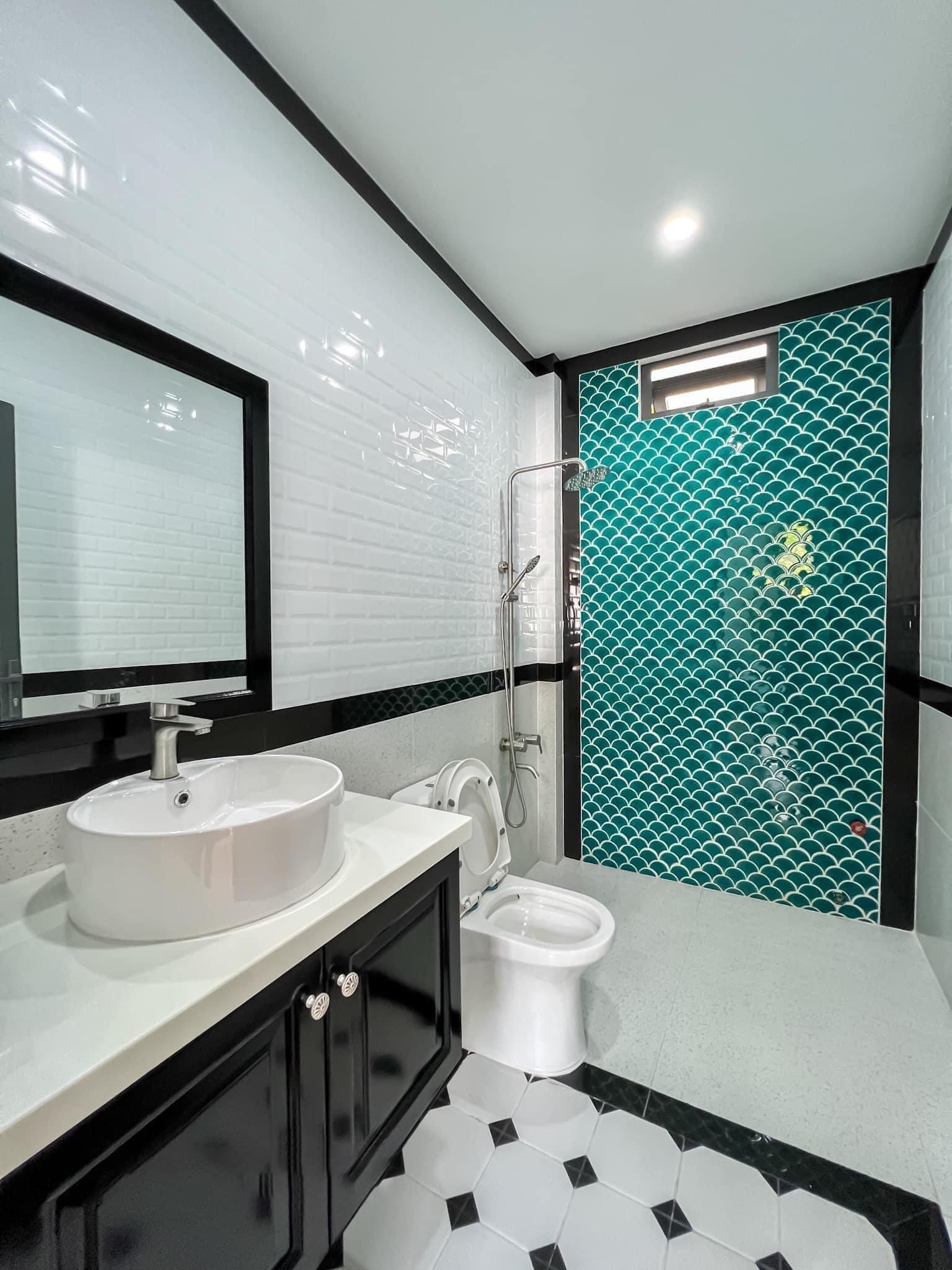 Thi công phào chỉ đen Indochine căn hộ tại Hoài Đức