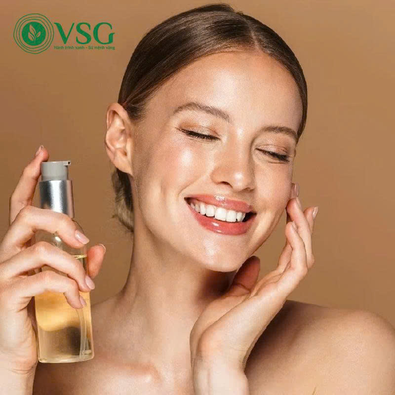 Trẻ hóa làn da từ gốc với dầu hạt Đàn Hương trắng tự nhiên