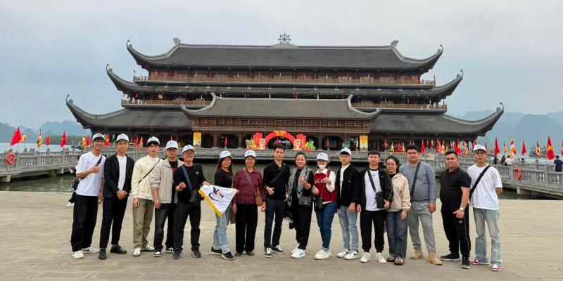 DU XUÂN NINH BÌNH CÙNG ĐOÀN KHÁCH NHÀ LAH TRAVEL