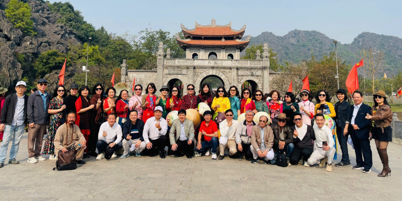 ĐOÀN HỘI HỌC SINH CẤP 3 LAM SƠN KHÓA 1978 - 1981 THAM QUAN NINH BÌNH