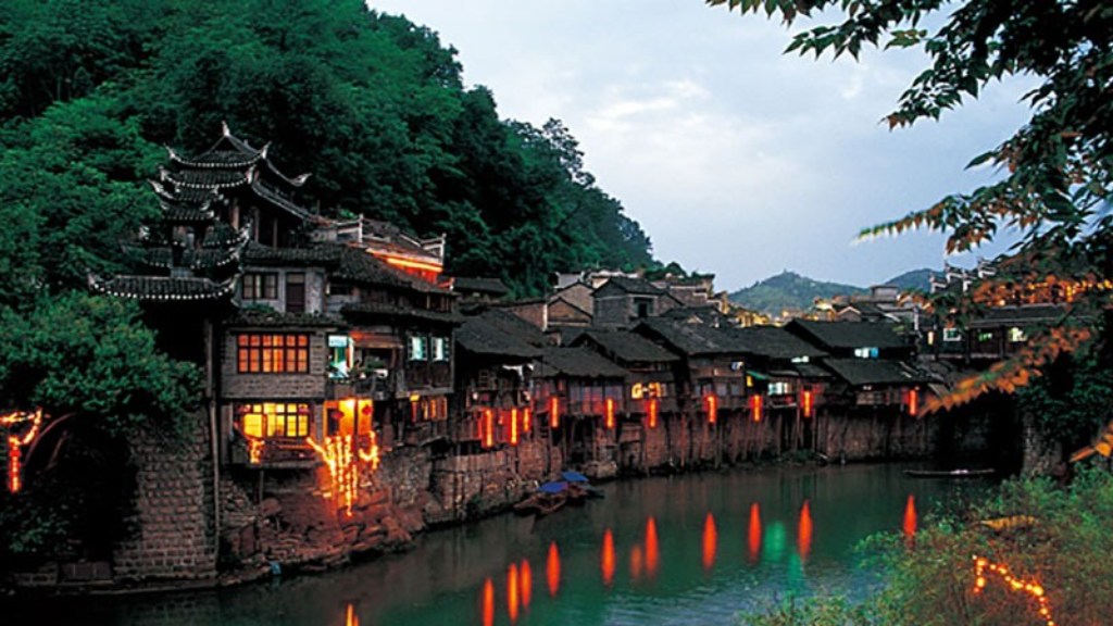 TOUR PHƯỢNG HOÀNG CỔ TRẤN - TRƯƠNG GIA GIỚI TMS 4 NGÀY 3 ĐÊM_ VIETJET